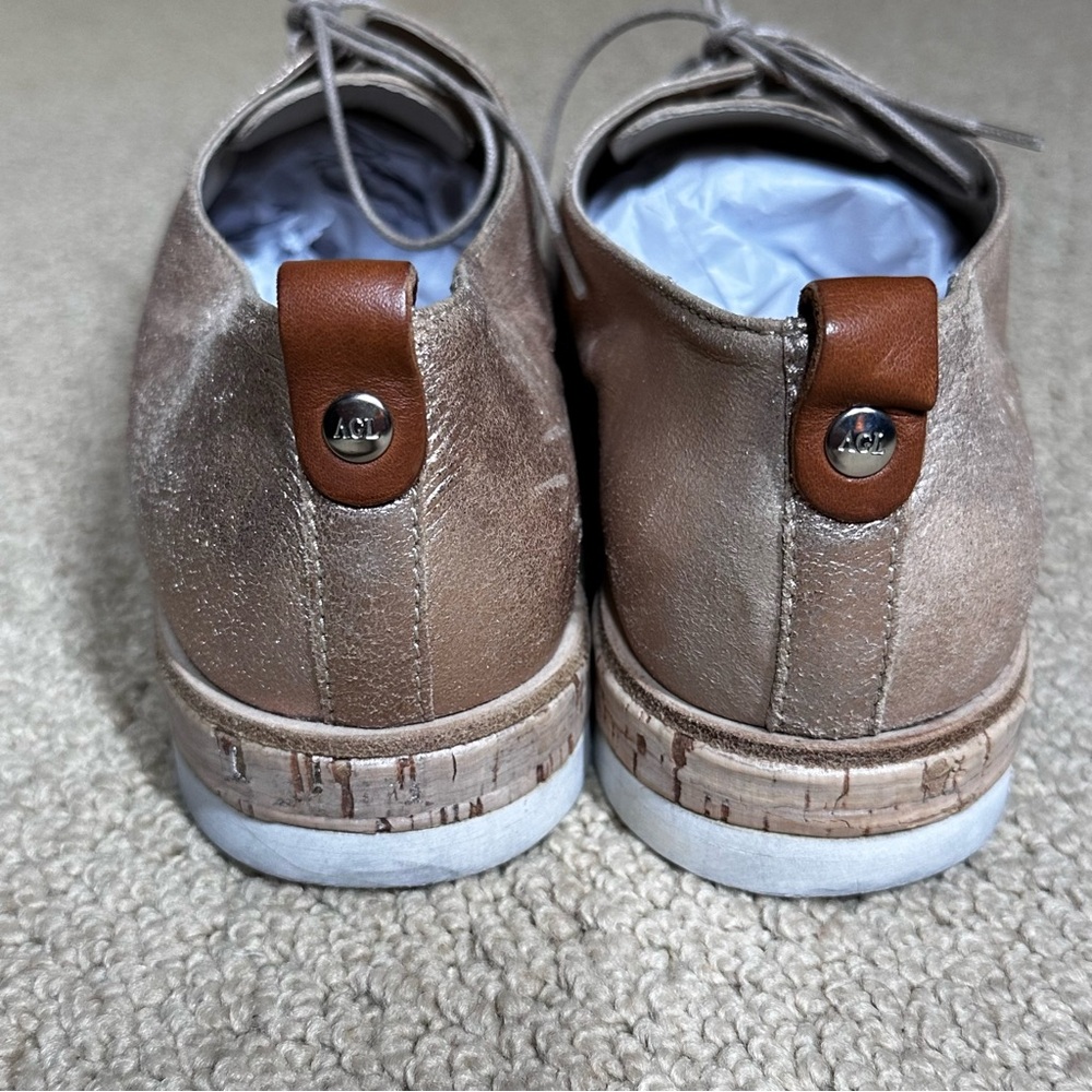 AGL Women's Gold Leather Oxford Shoes Sz 40/9.5 - Picture 5 of 13